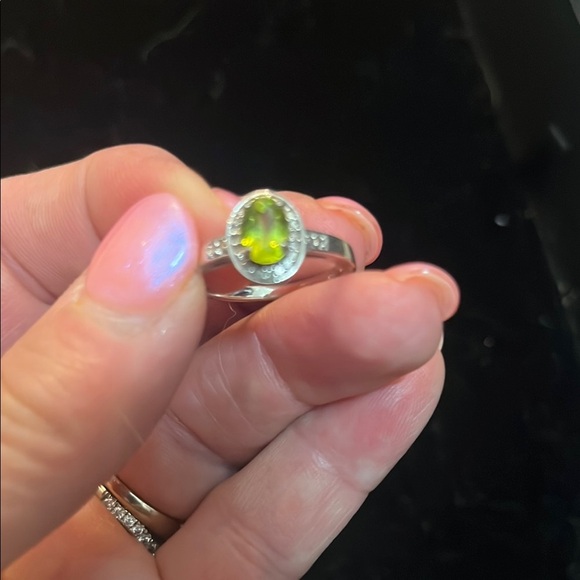 EUC! Peridot and .925 Silver Halo Ring with Vibrant Center Stone - Picture 2 of 6